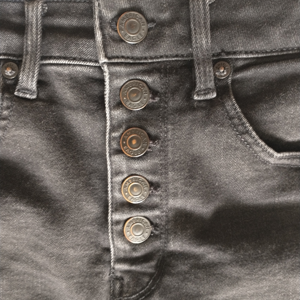 Black High-Waisted AE Jeans With Stylish Buttons - Picture 2 of 3